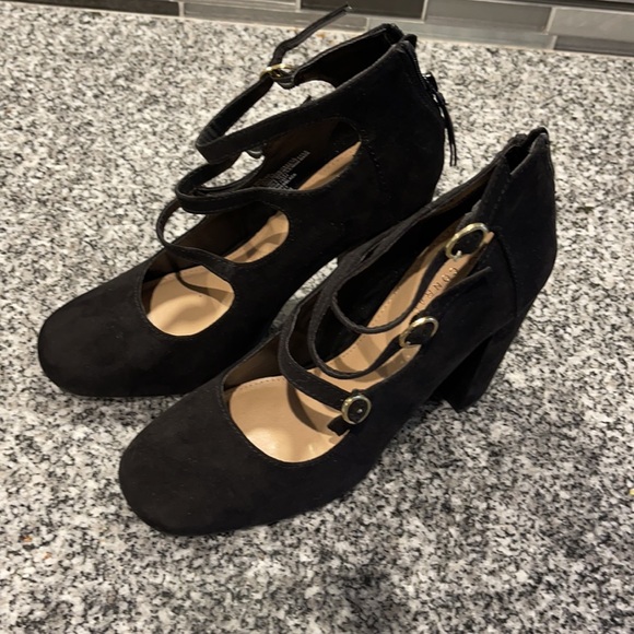 Black shoes - Picture 2 of 6